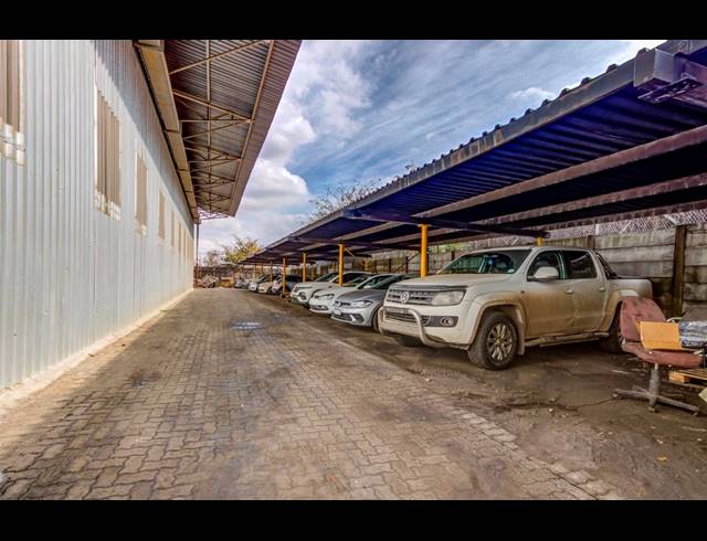 3,400M² BUILDING FOR SALE IN VULCANIA